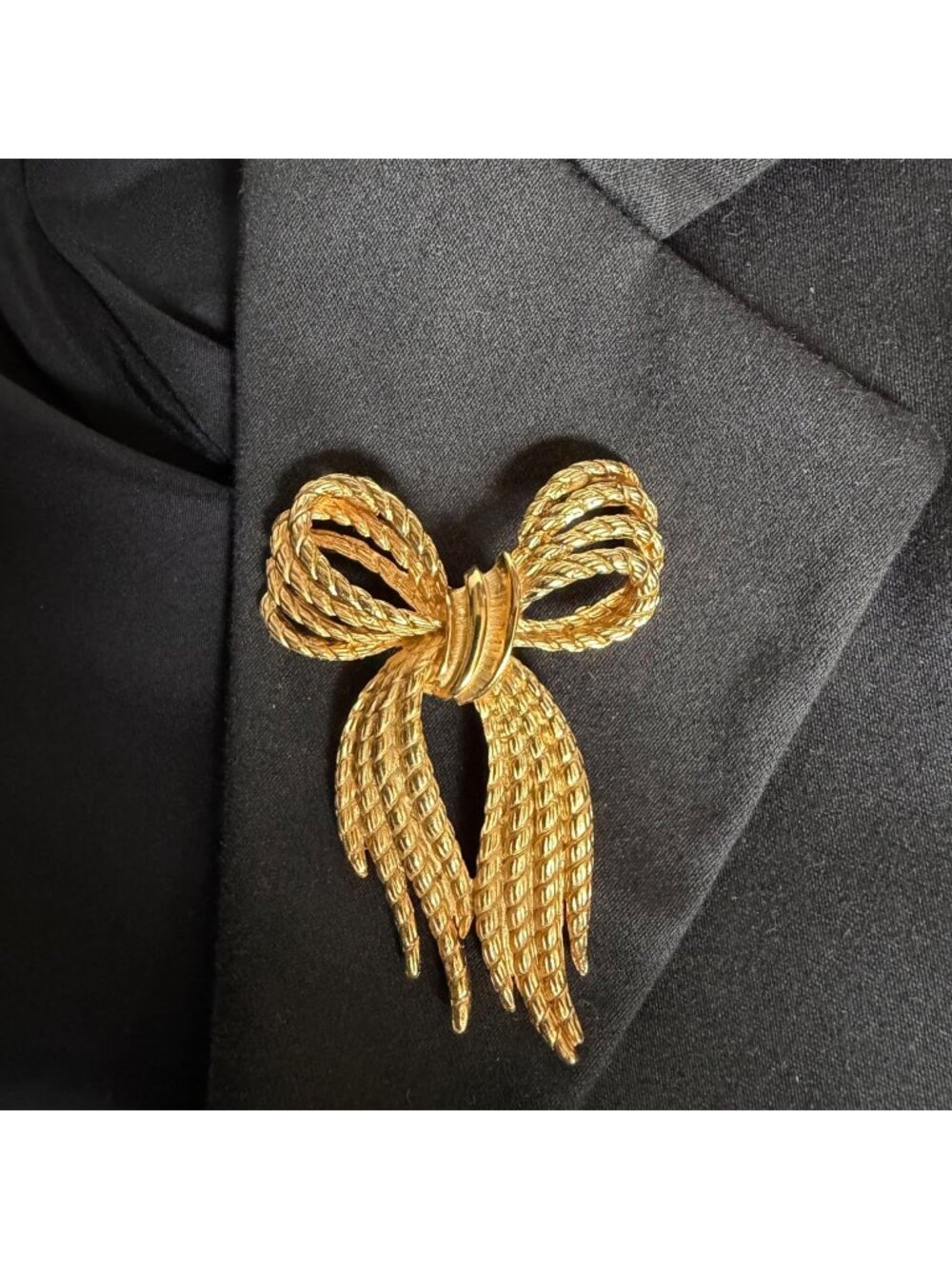 Vintage Gold Tone Rope Bow Brooch Pin Textured Large Mid Century Classic Preppy